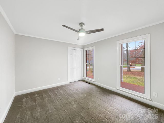 323 Glen Eagles Road E, Statesville, NC 28625