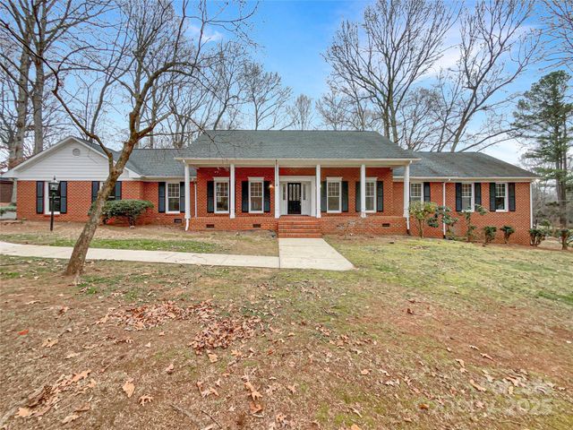 323 Glen Eagles Road E, Statesville, NC 28625