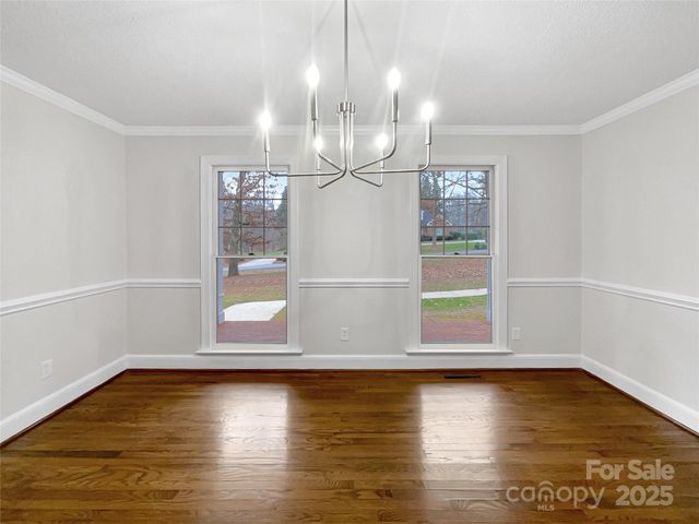 323 Glen Eagles Road E, Statesville, NC 28625