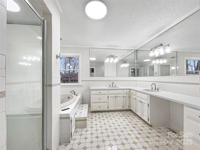 323 Glen Eagles Road E, Statesville, NC 28625