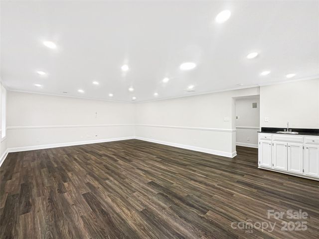 323 Glen Eagles Road E, Statesville, NC 28625