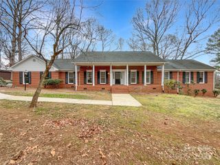 323 Glen Eagles Road E, Statesville, NC 28625