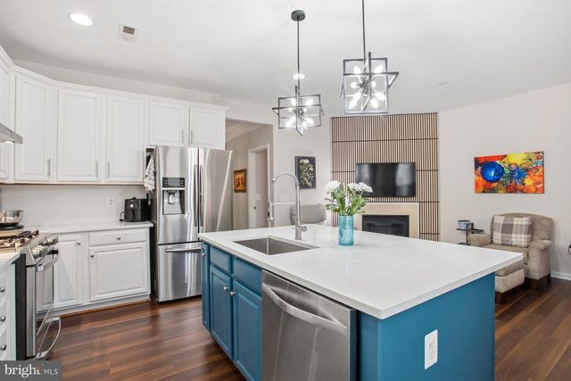 19466 FRONT ST, Leesburg, VA 20176