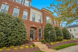 19466 FRONT ST, Leesburg, VA 20176