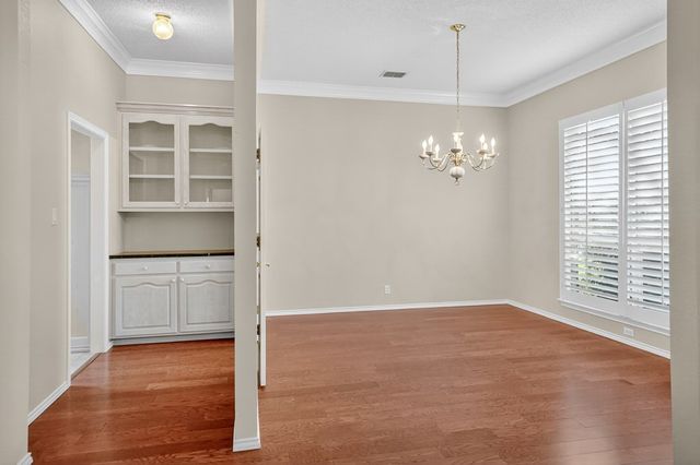 5720 Hillcrest Place, Midland, TX 79707