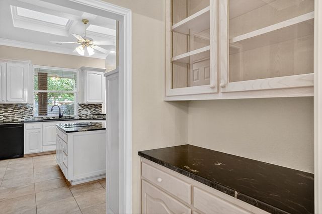 5720 Hillcrest Place, Midland, TX 79707