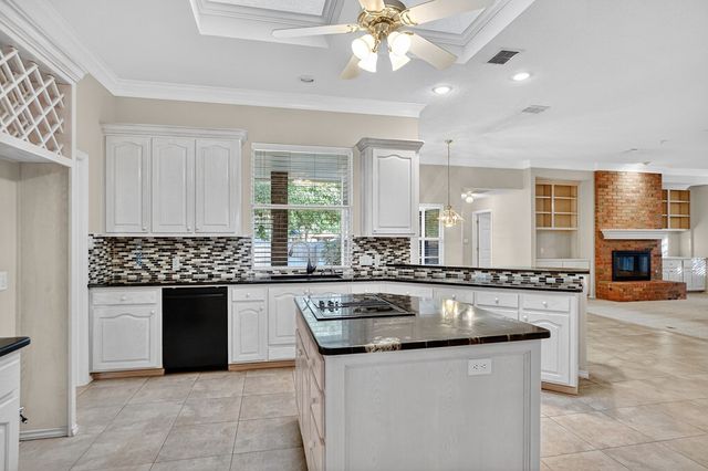 5720 Hillcrest Place, Midland, TX 79707