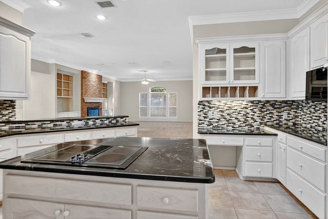 5720 Hillcrest Place, Midland, TX 79707