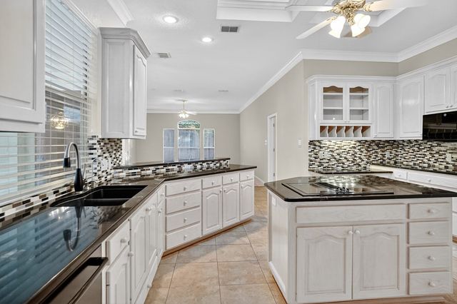 5720 Hillcrest Place, Midland, TX 79707