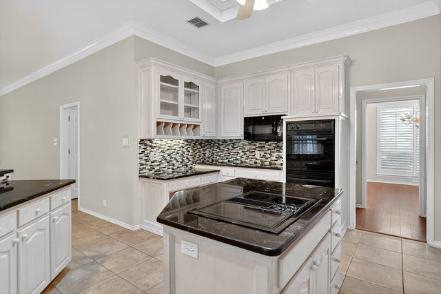 5720 Hillcrest Place, Midland, TX 79707