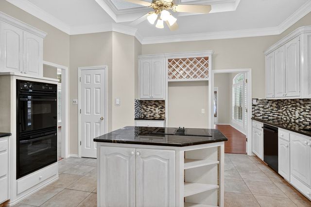 5720 Hillcrest Place, Midland, TX 79707