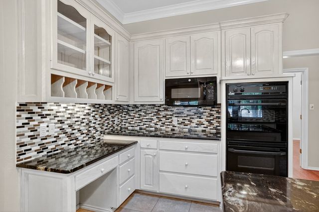 5720 Hillcrest Place, Midland, TX 79707