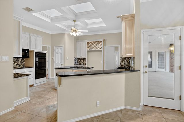 5720 Hillcrest Place, Midland, TX 79707