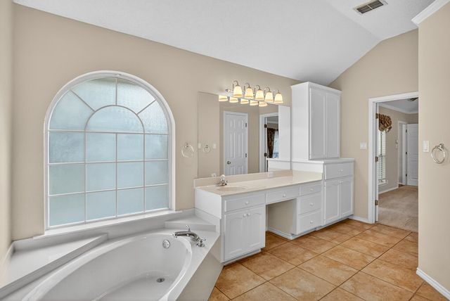 5720 Hillcrest Place, Midland, TX 79707