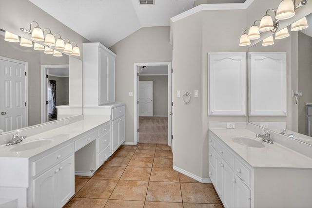 5720 Hillcrest Place, Midland, TX 79707