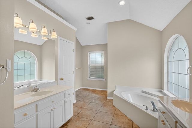 5720 Hillcrest Place, Midland, TX 79707