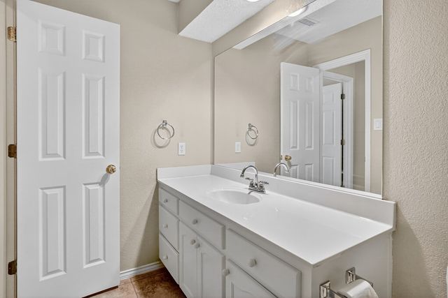 5720 Hillcrest Place, Midland, TX 79707