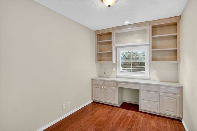 5720 Hillcrest Place, Midland, TX 79707