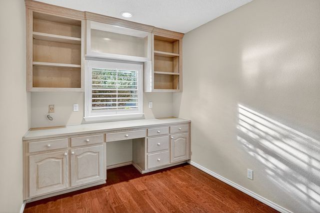 5720 Hillcrest Place, Midland, TX 79707