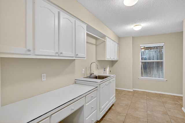 5720 Hillcrest Place, Midland, TX 79707