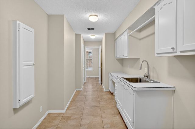 5720 Hillcrest Place, Midland, TX 79707