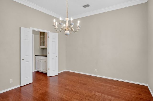 5720 Hillcrest Place, Midland, TX 79707