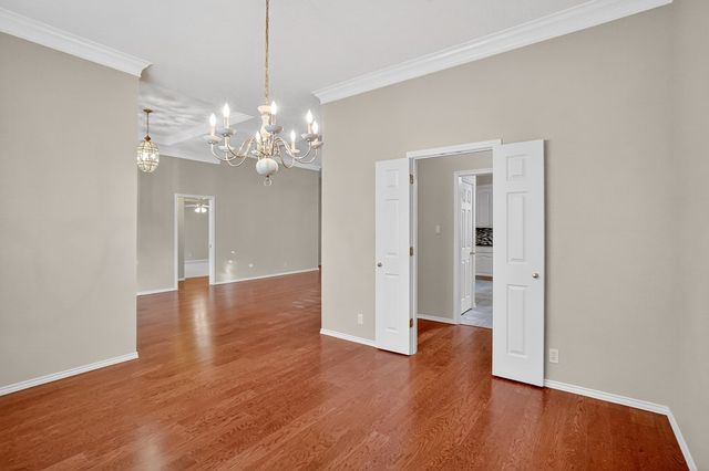 5720 Hillcrest Place, Midland, TX 79707