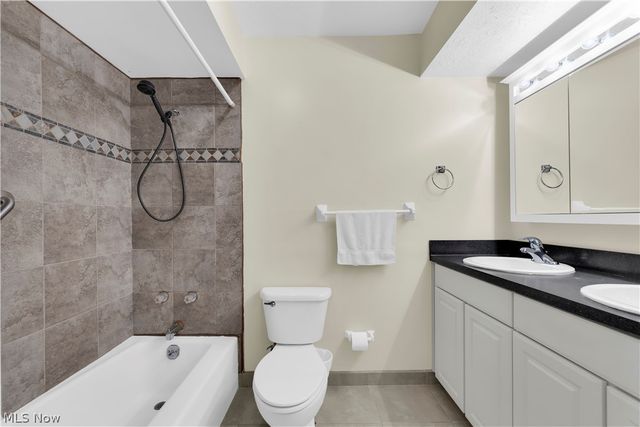 985 Canyon View Road 108-D, Northfield, OH 44067