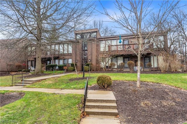 985 Canyon View Road 108-D, Northfield, OH 44067