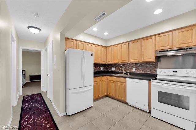 985 Canyon View Road 108-D, Northfield, OH 44067