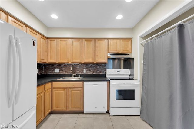 985 Canyon View Road 108-D, Northfield, OH 44067