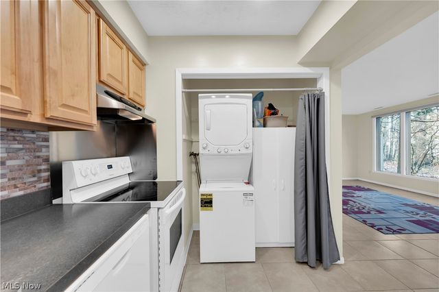 985 Canyon View Road 108-D, Northfield, OH 44067