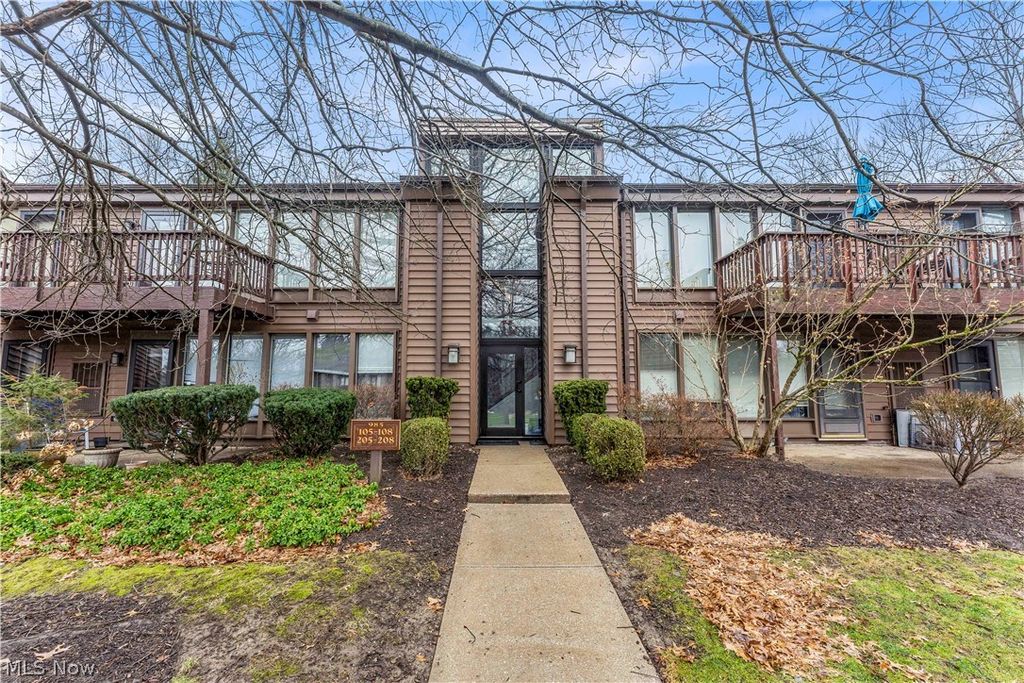985 Canyon View Road 108-D, Northfield, OH 44067