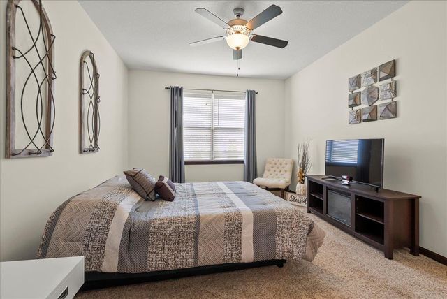2924 Timber Cove Drive, Cedar Falls, IA 50613