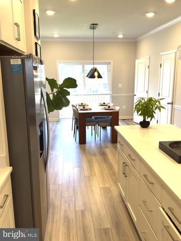 10305 VISTA SOLA WAY, Lanham, MD 20706