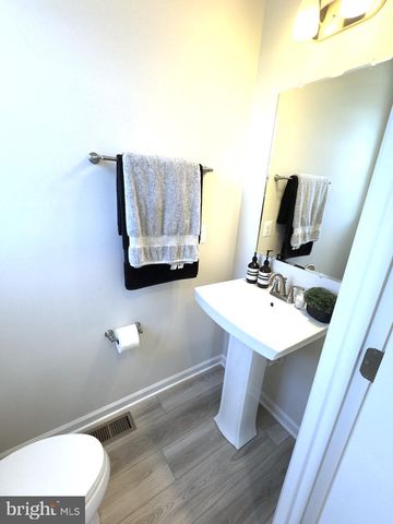 10305 VISTA SOLA WAY, Lanham, MD 20706