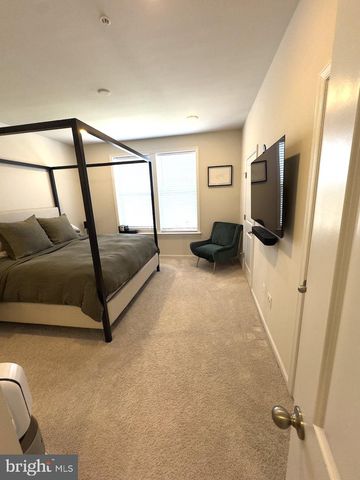 10305 VISTA SOLA WAY, Lanham, MD 20706