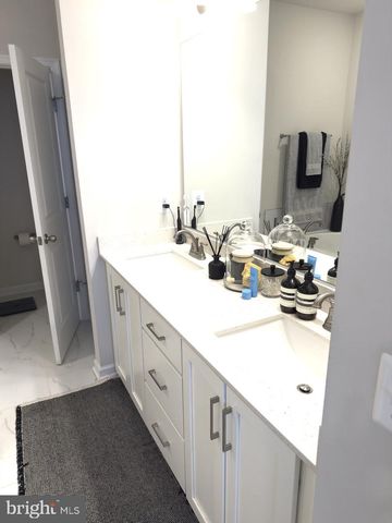 10305 VISTA SOLA WAY, Lanham, MD 20706