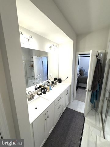 10305 VISTA SOLA WAY, Lanham, MD 20706