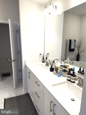 10305 VISTA SOLA WAY, Lanham, MD 20706
