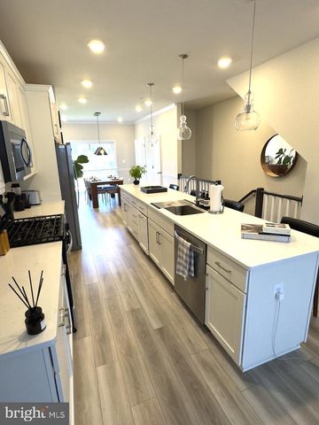 10305 VISTA SOLA WAY, Lanham, MD 20706