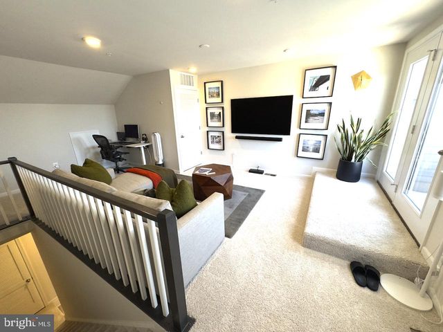 10305 VISTA SOLA WAY, Lanham, MD 20706