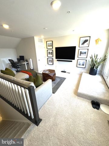 10305 VISTA SOLA WAY, Lanham, MD 20706