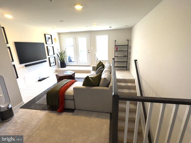 10305 VISTA SOLA WAY, Lanham, MD 20706
