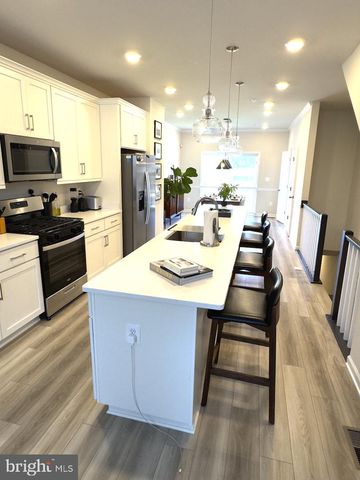 10305 VISTA SOLA WAY, Lanham, MD 20706