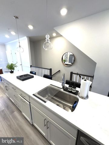 10305 VISTA SOLA WAY, Lanham, MD 20706