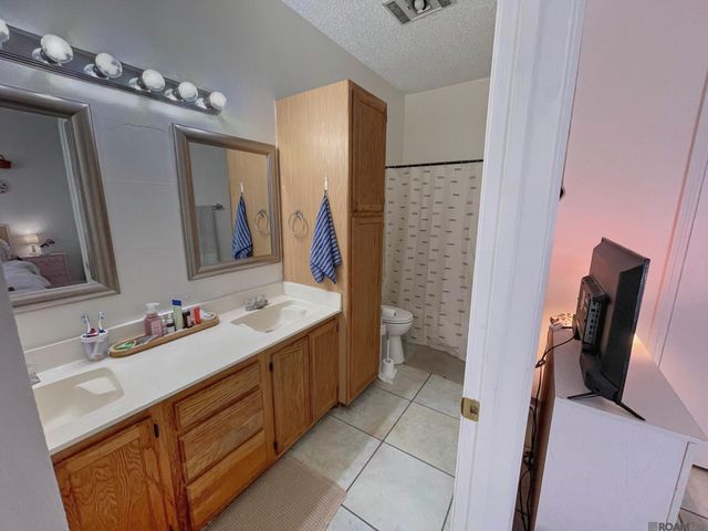 301 Meadow Bend Dr, Baton Rouge, LA 70820