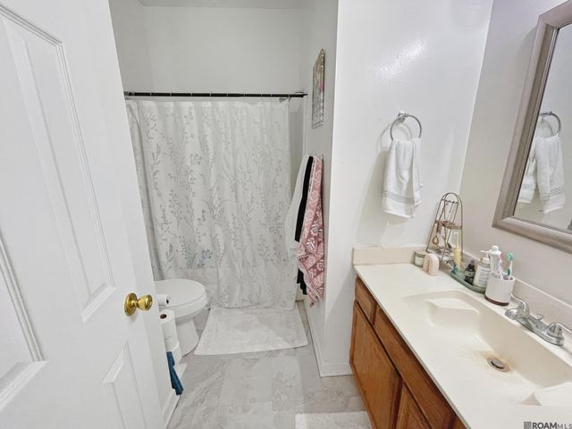 301 Meadow Bend Dr, Baton Rouge, LA 70820