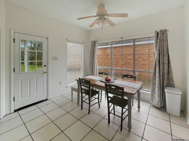 301 Meadow Bend Dr, Baton Rouge, LA 70820