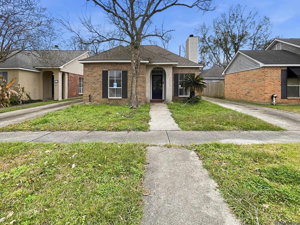 301 Meadow Bend Dr, Baton Rouge, LA 70820